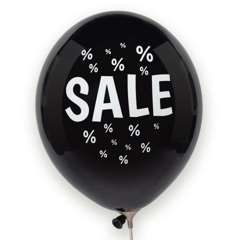 Schwarzer Luftballon mit weißem Aufdruck "SALE" und vielen kleinen, weißen Prozentzeichen drumherum.